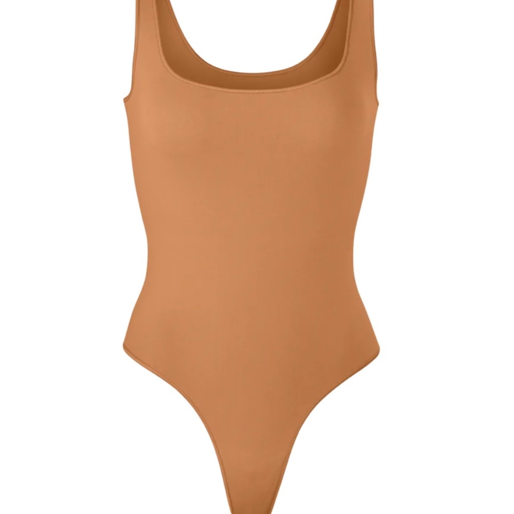 SKIMS ESSENTIAL SCOOP NECK BODYSUIT